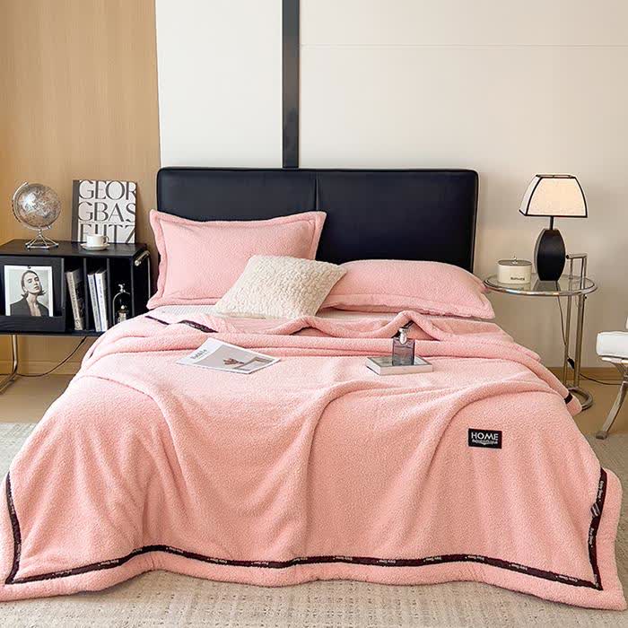 Couverture polaire moelleuse au style simple