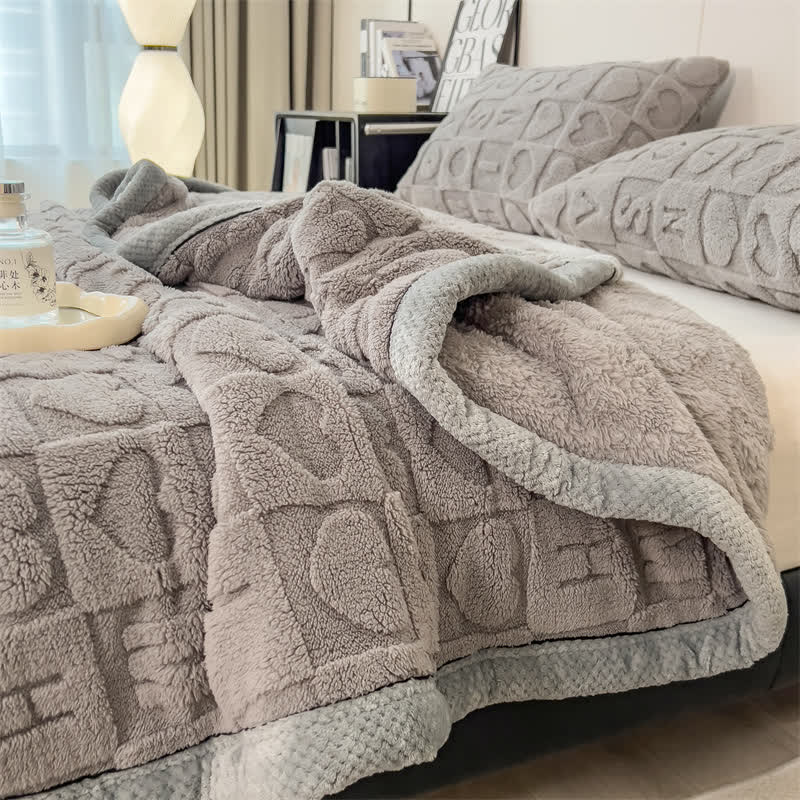 Couverture polaire unie avec motif cœur