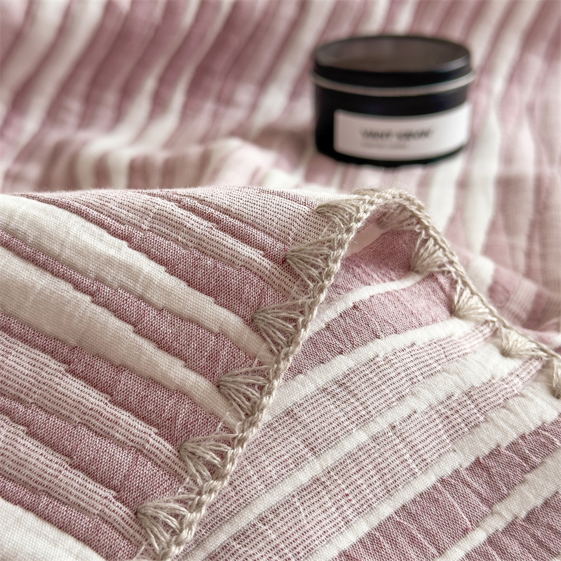 Couette respirante et confortable en gaze de coton rayée
