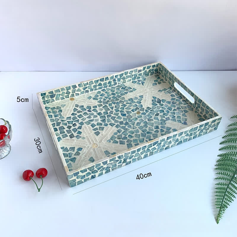 Plateau de desserts légers et luxueux avec coquillages