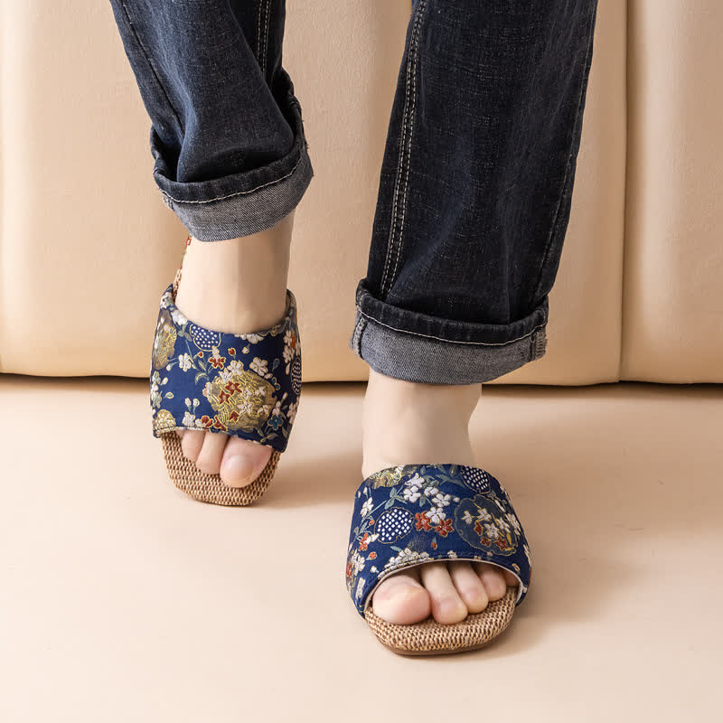 Pantoufles en lin à broderies florales - bleu marine - L - image 13