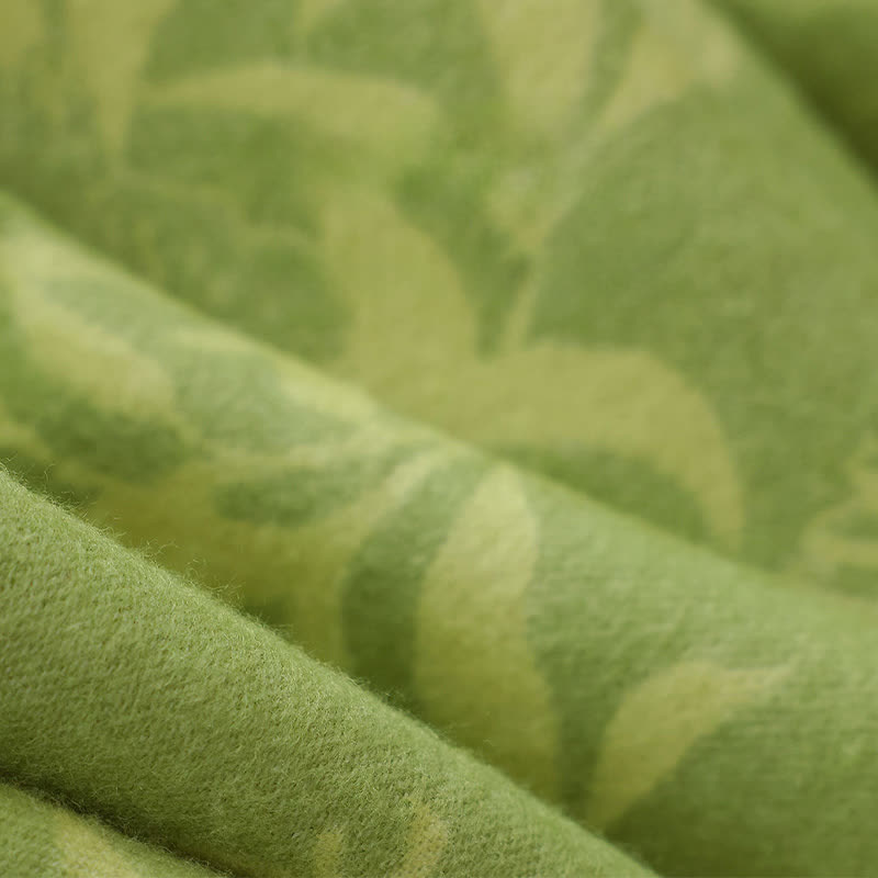 plaid vert à pompons artistiques et botaniques - image 13