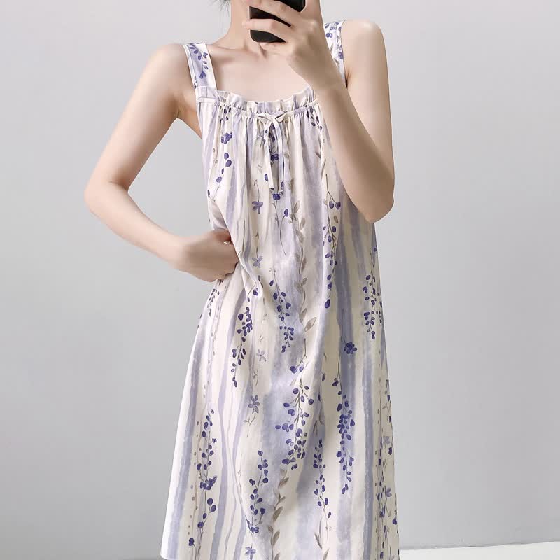 Chemise de nuit violette sans manches à motif floral et col à volants - image 6