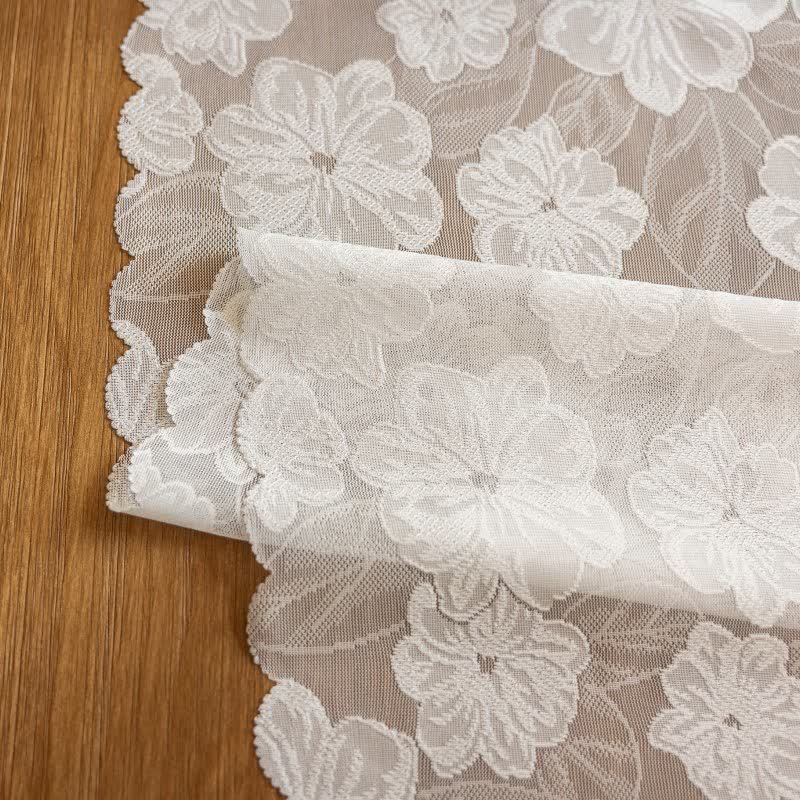 Chemin de table en dentelle jacquard camélia - image 7