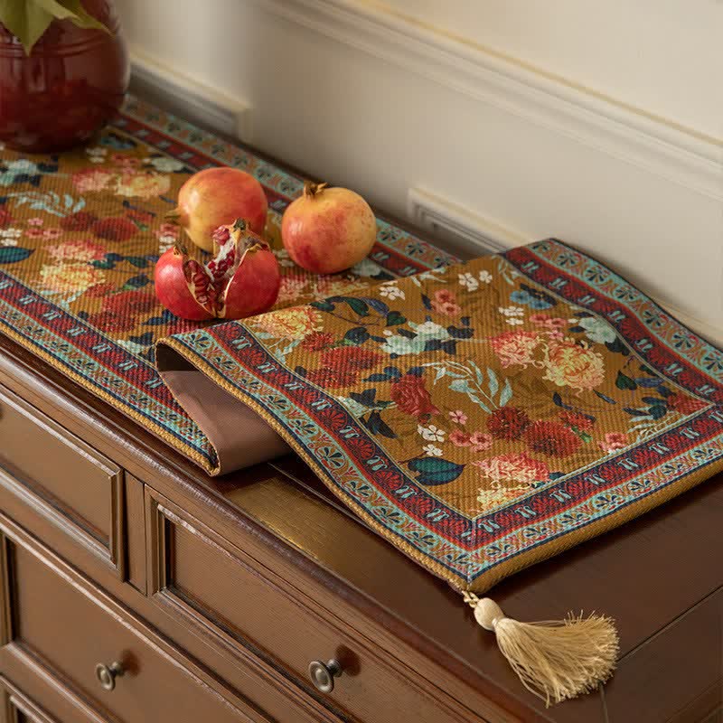 Chemin de table vintage à pompons fleuris - image 4