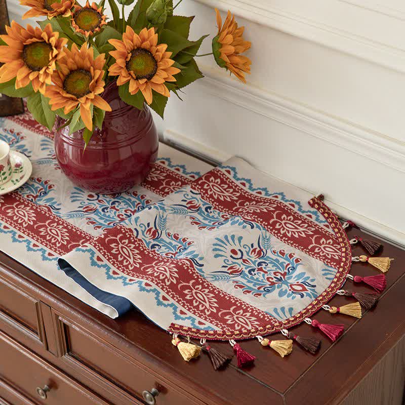 Chemin de table traditionnel en damas avec pompons - image 3