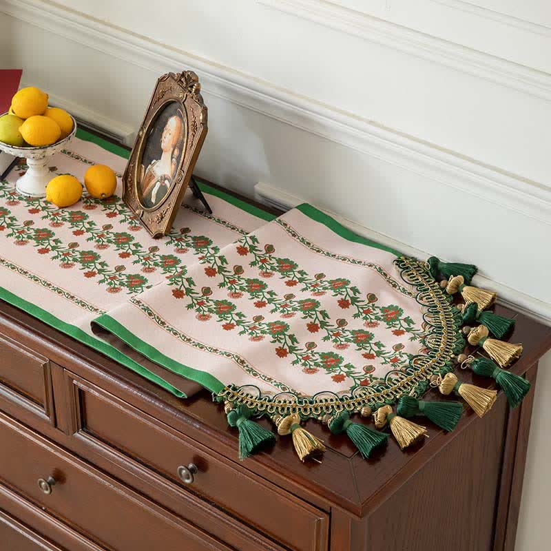 Chemin de table élégant à motif floral et bordure à pompons - image 3