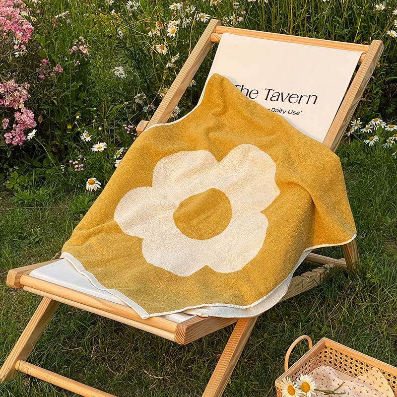 Serviette en coton doux et respirant avec motif floral