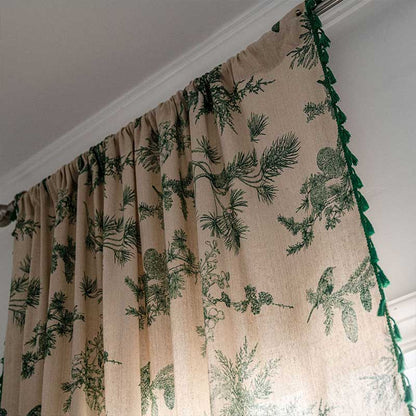 Rideau vert à pompons et motif oiseaux