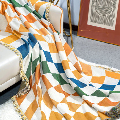 Couverture douce avec motif à damier coloré et pompons