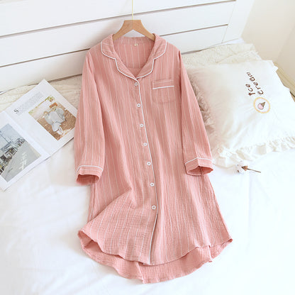 Chemise de nuit unie à rayures et revers