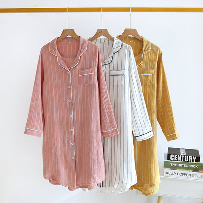 Chemise de nuit unie à rayures et revers