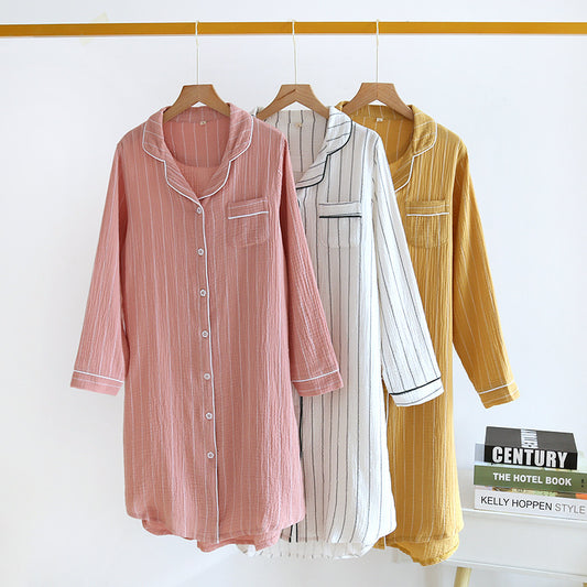 Chemise de nuit unie à rayures et revers