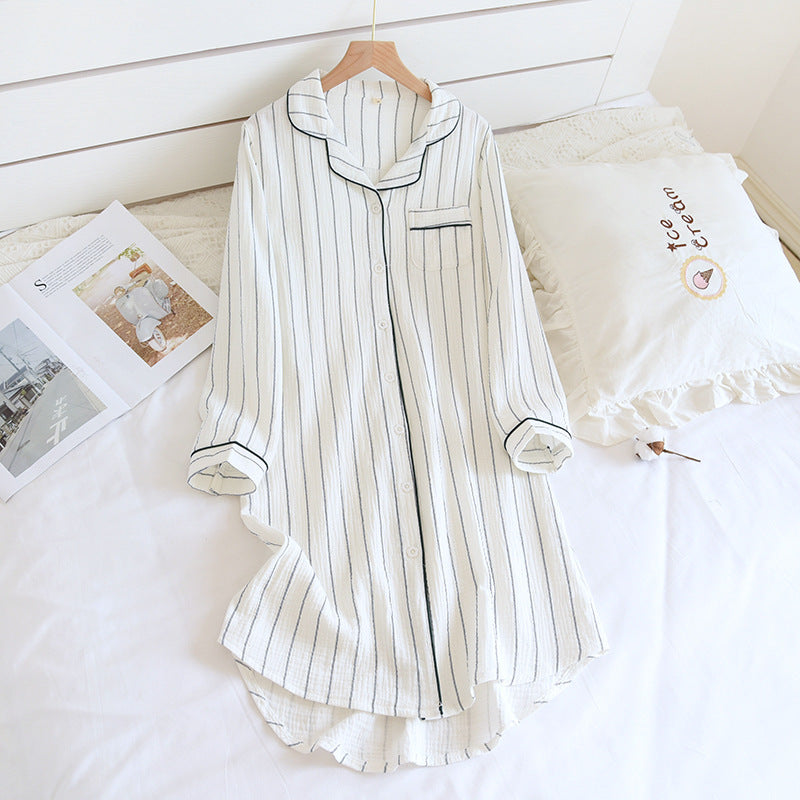 Chemise de nuit unie à rayures et revers
