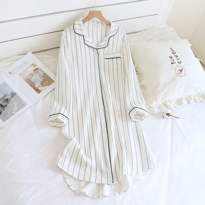 Chemise de nuit unie à rayures et revers