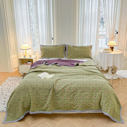 Couvre-lit matelassé en pur coton avec des fleurs épanouies