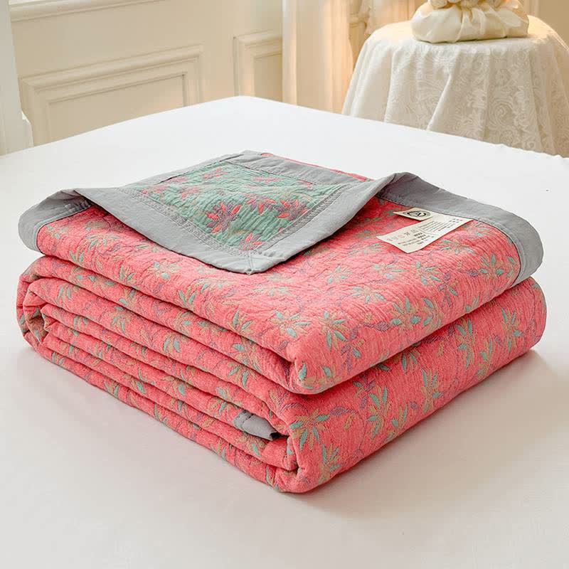 Couvre-lit matelassé en pur coton avec des fleurs épanouies