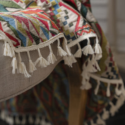 Rideau géométrique coloré avec pompons et demi-abat-jour