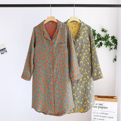 Chemise de nuit en coton à motif feuilles et boutons