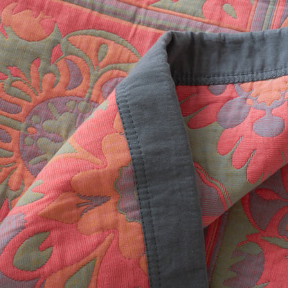Couette luxueuse en gaze de coton avec motif floral jacquard