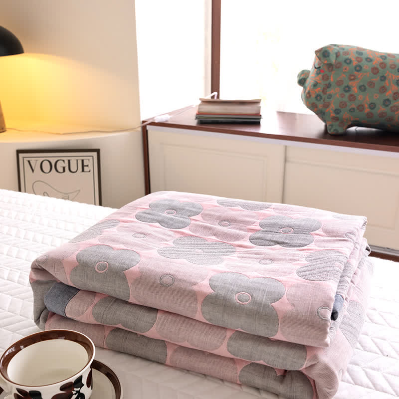 Couette en gaze de coton à trois couches avec des fleurs vibrantes