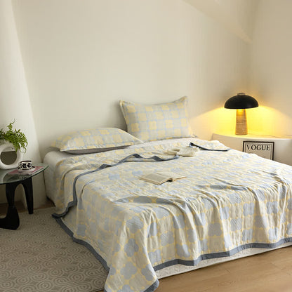 Couette en gaze de coton à trois couches avec des fleurs vibrantes
