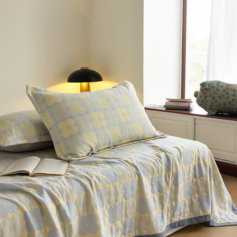 Couette en gaze de coton à trois couches avec des fleurs vibrantes