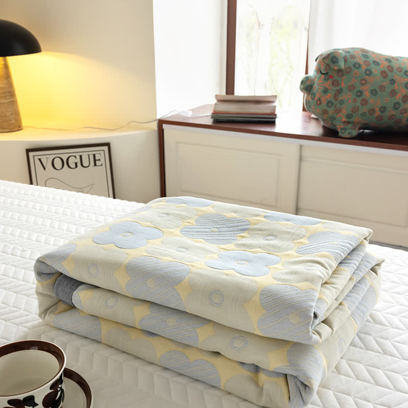 Couette en gaze de coton à trois couches avec des fleurs vibrantes
