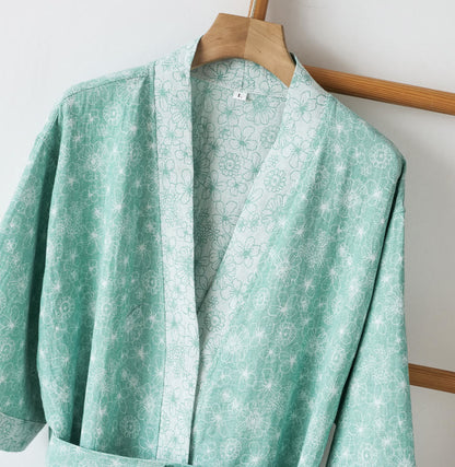 Peignoir d'été élégant en gaze de coton avec col en V