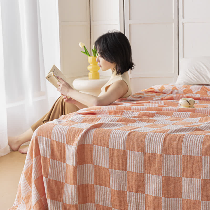 Couette moderne et respirante en pur coton avec un motif à damier