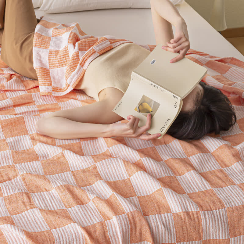 Couette moderne et respirante en pur coton avec un motif à damier