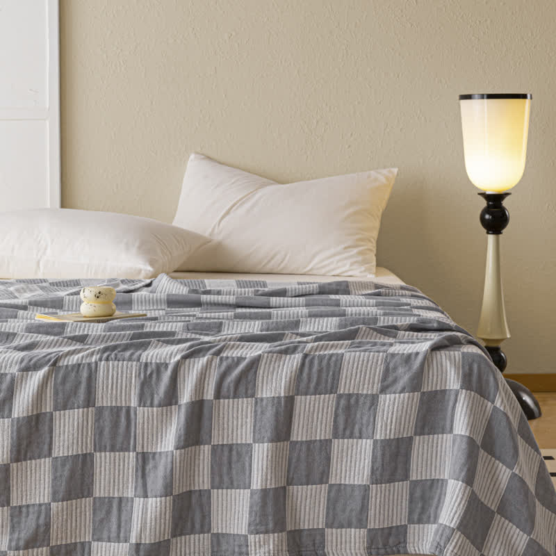 Couette moderne et respirante en pur coton avec un motif à damier