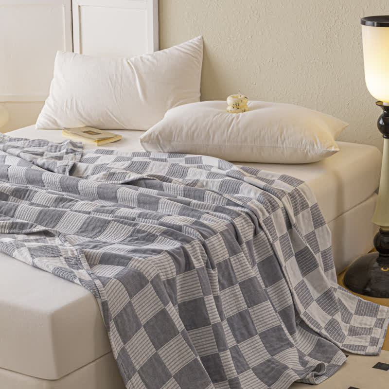 Couette moderne et respirante en pur coton avec un motif à damier