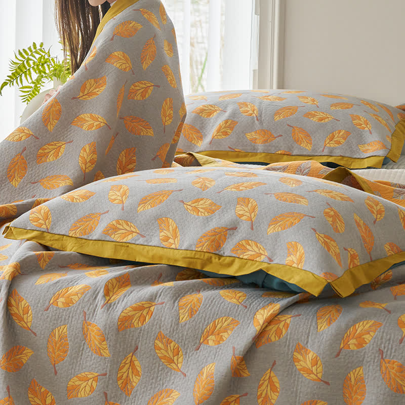 Couette légère en gaze à trois couches avec motif de feuilles