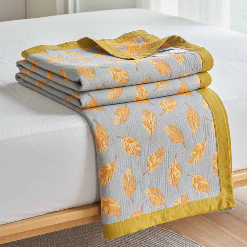 Couette légère en gaze à trois couches avec motif de feuilles