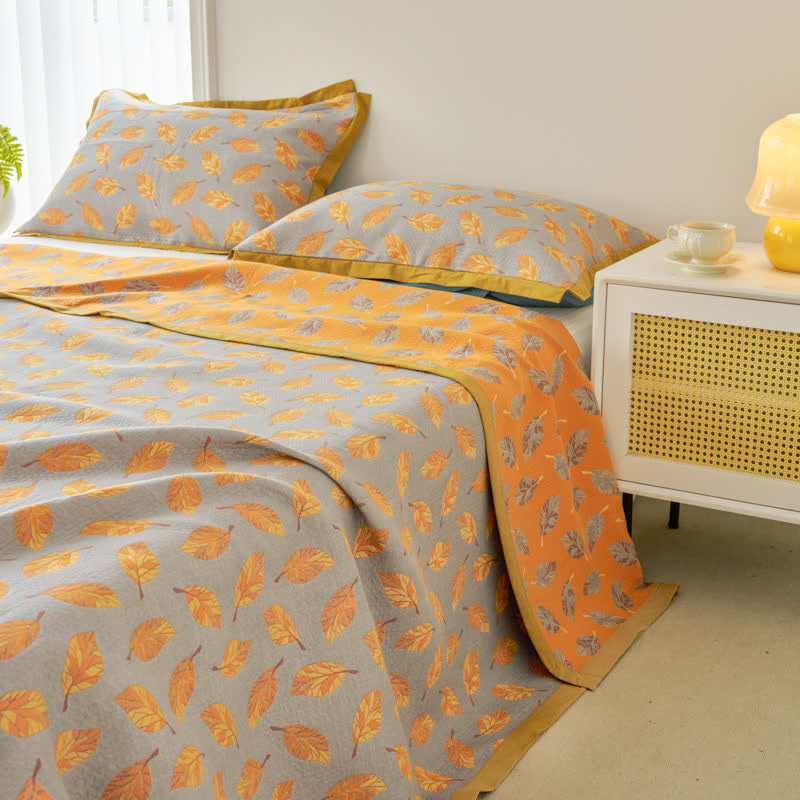 Couette légère en gaze à trois couches avec motif de feuilles