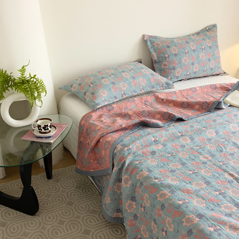 Couverture fonctionnelle respirante avec gaze à trois couches et motif floral
