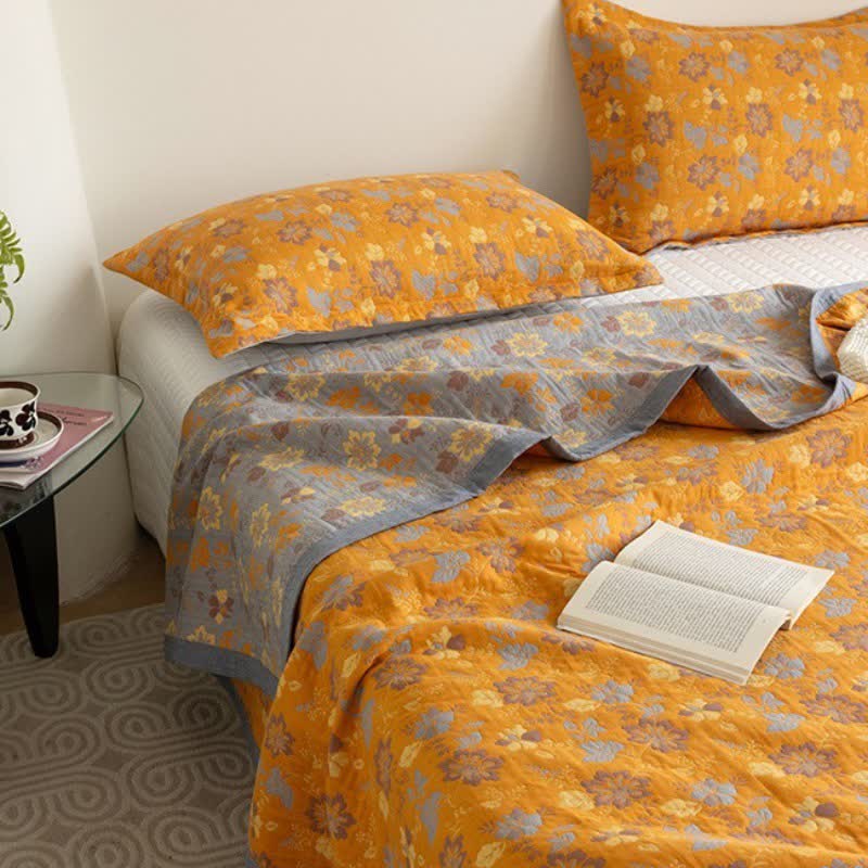 Couverture fonctionnelle respirante avec gaze à trois couches et motif floral