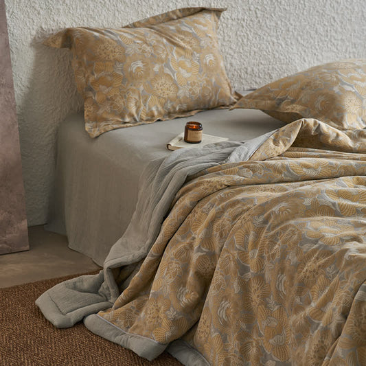 Collection de linge de lit en gaze de coton neutre à motif floral