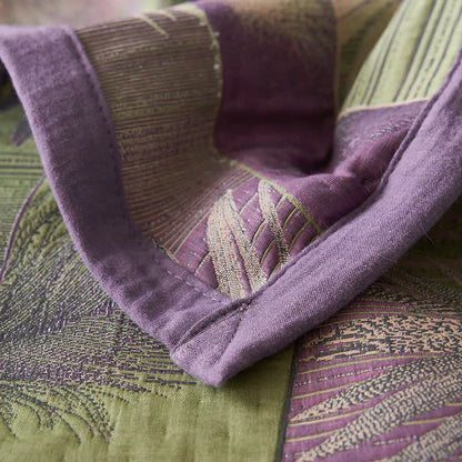 Couette confortable avec gaze double épaisseur et motif de feuilles rétro