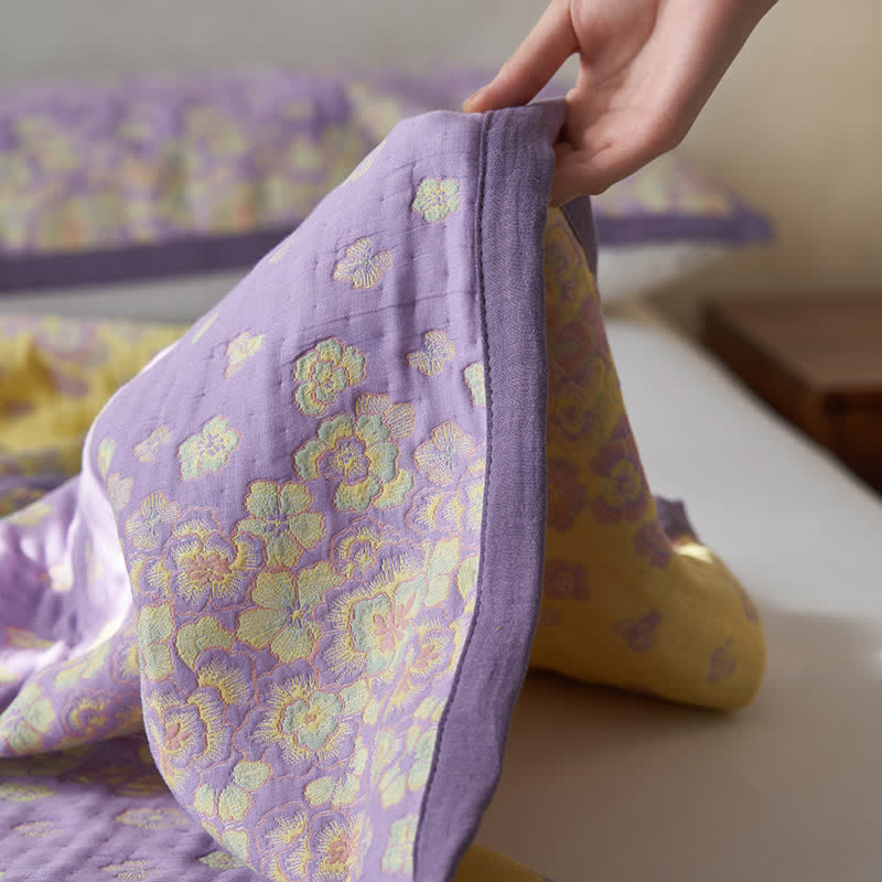 Couette rustique en gaze de coton à motif floral violet