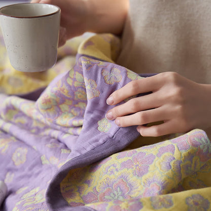 Couette rustique en gaze de coton à motif floral violet