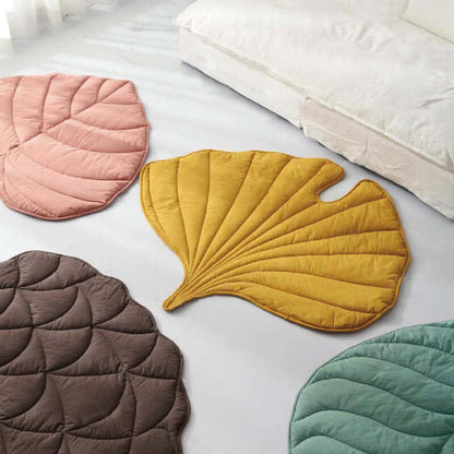 Tapis pour animaux doux et absorbant en forme de feuille créative