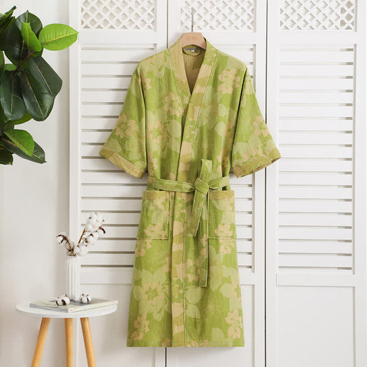 Peignoir d'été en gaze de coton avec un motif floral lumineux