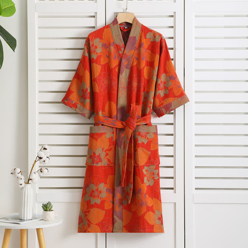 Peignoir d'été en gaze de coton avec un motif floral lumineux
