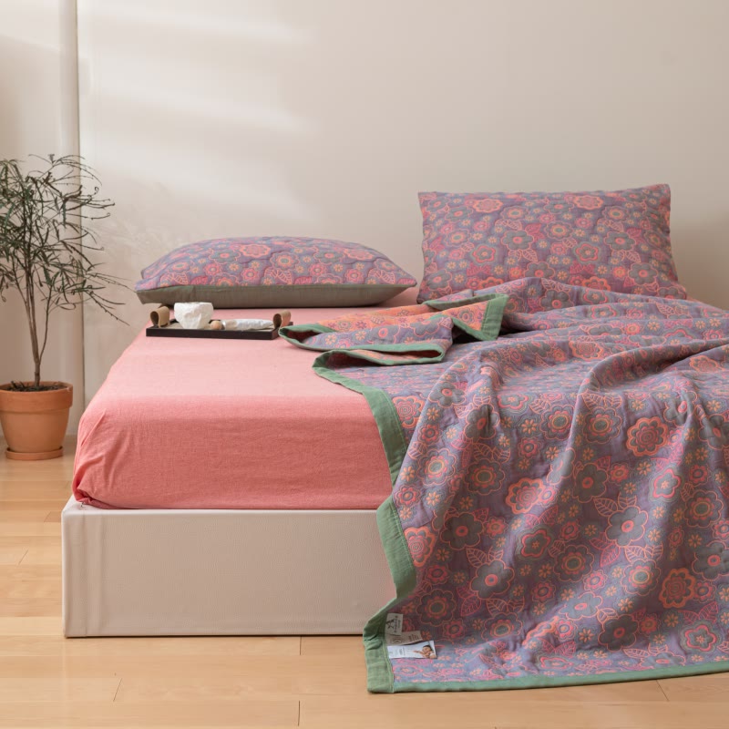 Couette réversible en gaze de coton à motif jacquard floral