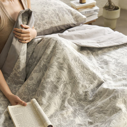 Linge de lit estival en gaze de coton avec un motif floral rustique