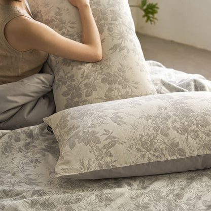Linge de lit estival en gaze de coton avec un motif floral rustique