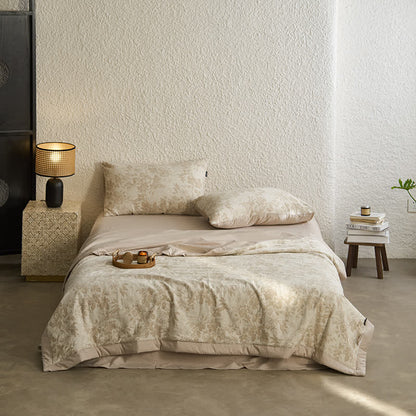 Linge de lit estival en gaze de coton avec un motif floral rustique