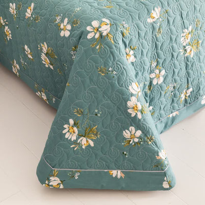 Linge de lit matelassé en pur coton avec un motif floral fleuri